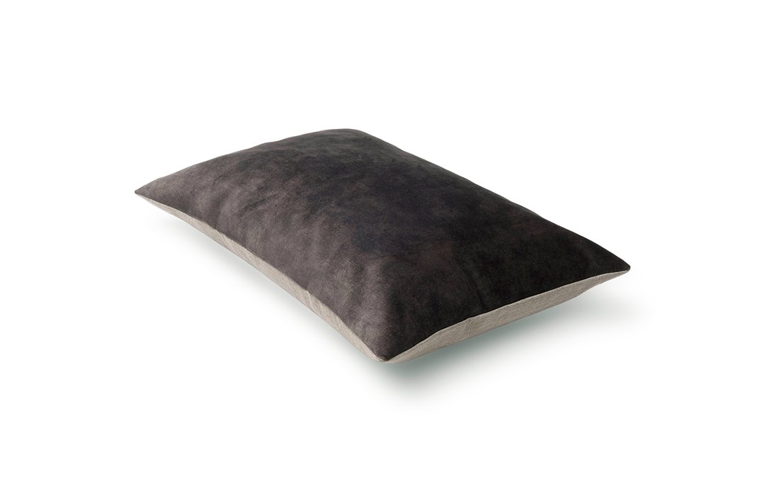 MrsMe cushion Porter Sepia 1920x1200
